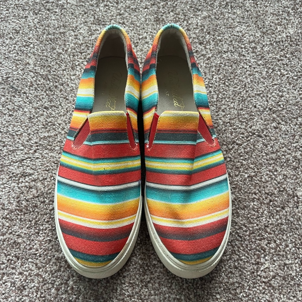 Ariat Unbridled serape slip on.